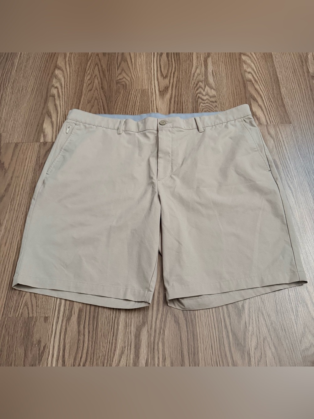 Tommy Bahama Men’s Beige Solid 5 pockets Chino Flat Front Shorts 9 Inch Inseam